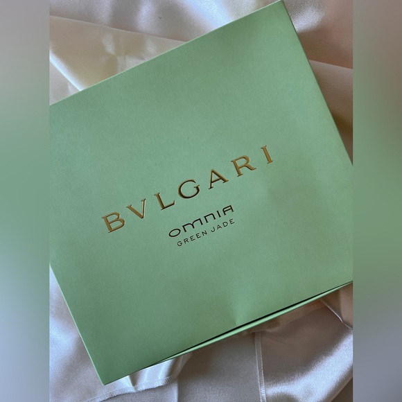 Bvlgari Omnia Jade Green Eau de Toilette and Beauty Pouch - Picture 2 of 5